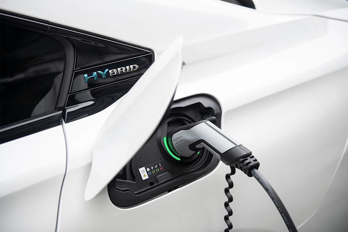 The battery has a capacity of 11.8kWh and that gives the car a range of up to 55km, according to Peugeot.